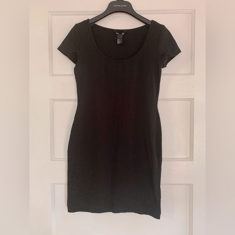 H&M basic fitted black t-shirt dress, short sleeves, women’s size S
